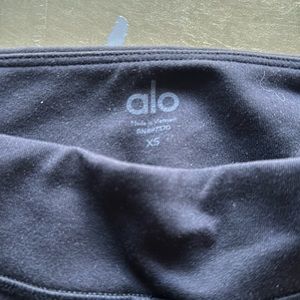 ALO 7/8 HIGH WAIST FLUTTER LEGGING - BLACK XS. Never worn.